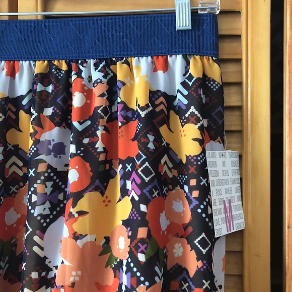 NWT Medium Lola Skirt by LuLaRoe - Picture 3 of 4